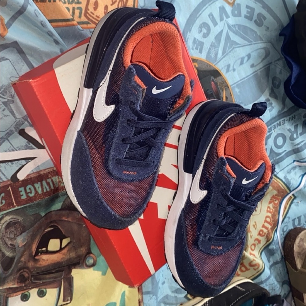 Boys 10c Nikes!